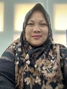 Julia, S.E., M.Si